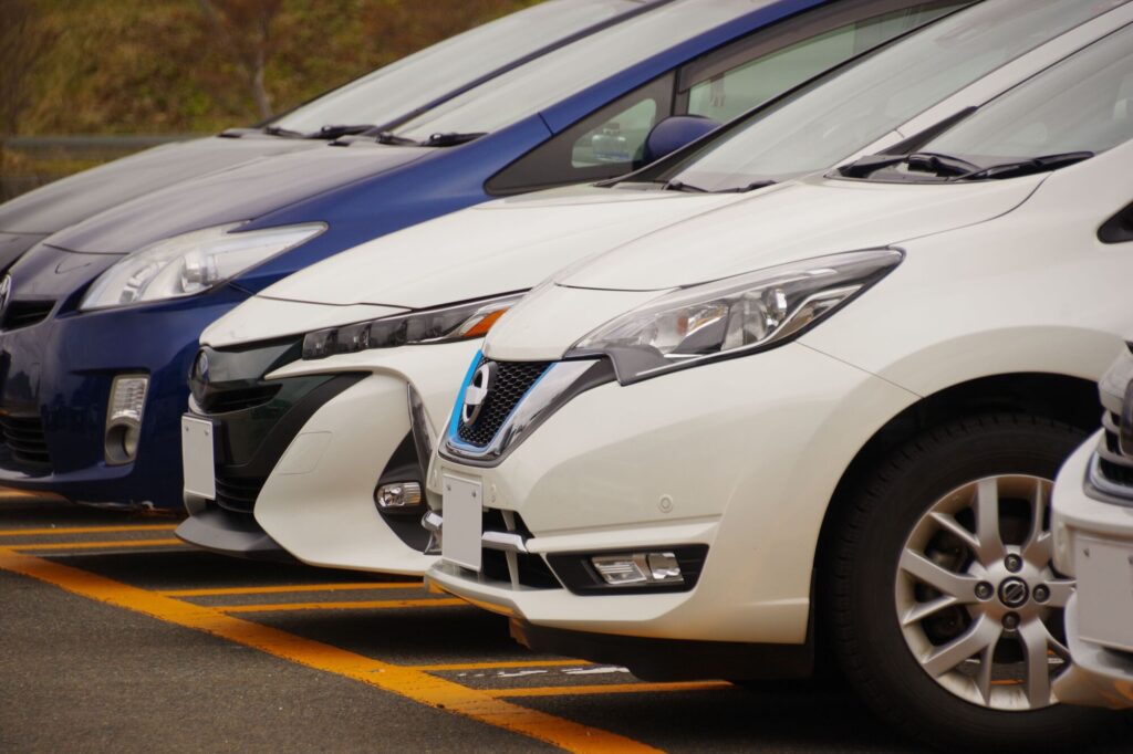 車体の色がホワイトの日産ノート