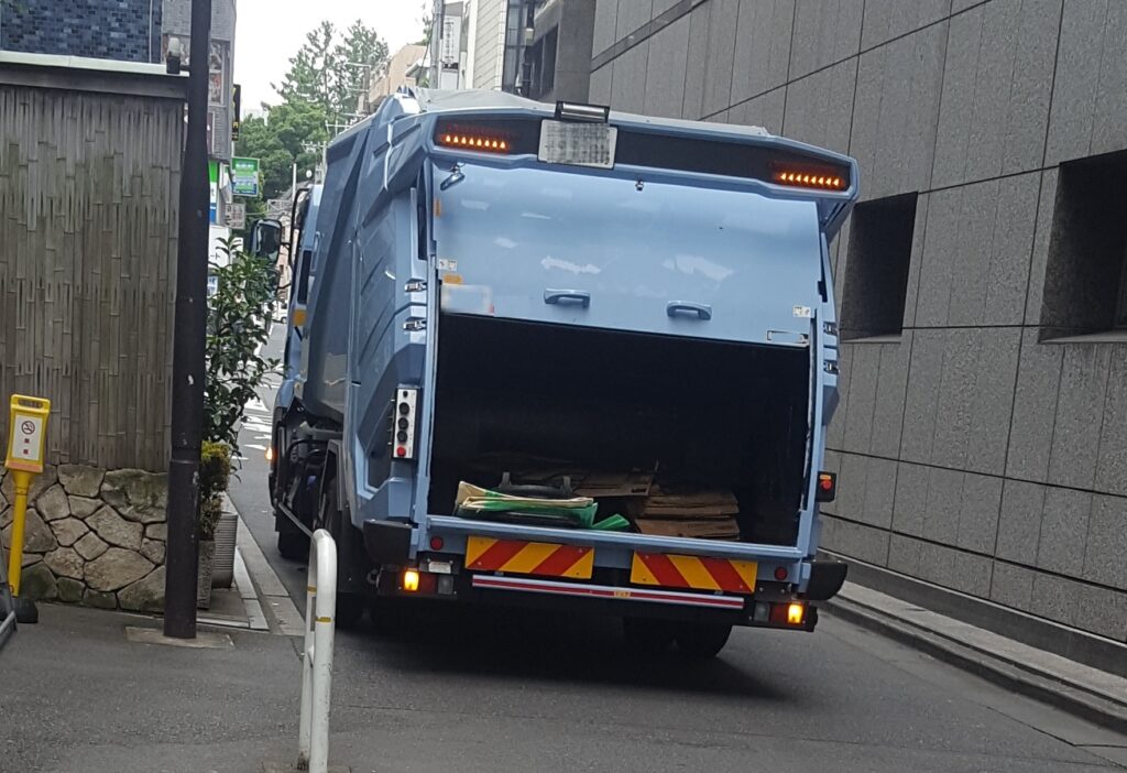 トラックのバックランプ交換時の注意点