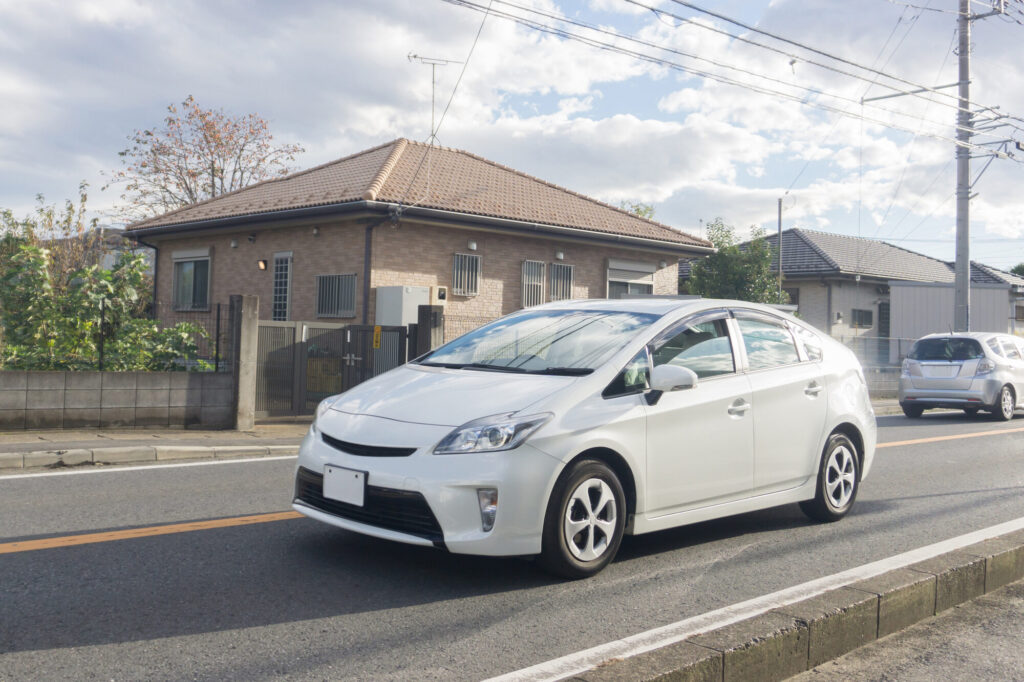 街中を走る30系プリウス