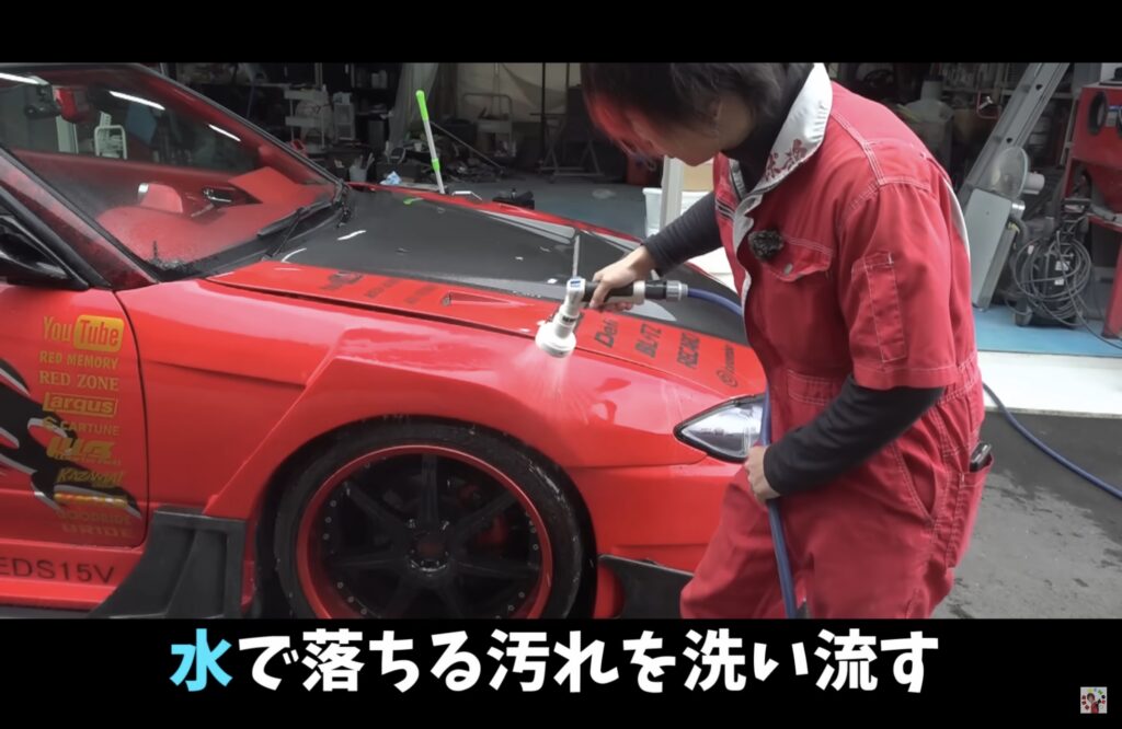 【洗車】水で落ちる汚れを洗い流す