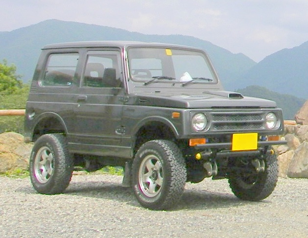 リフトアップしたジムニー