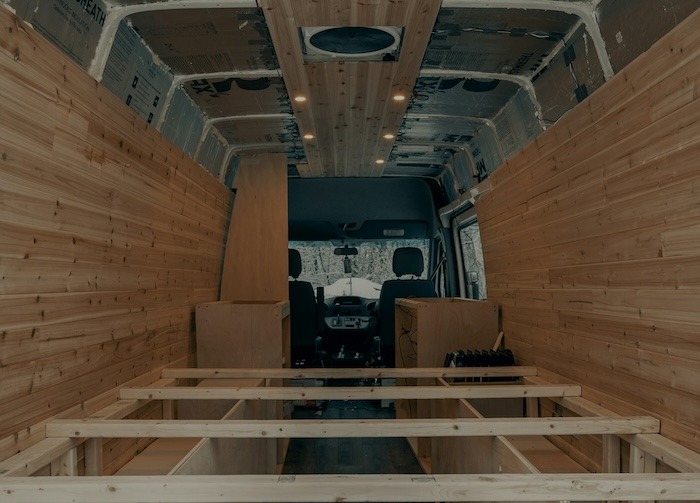 キャンピングカー 床材