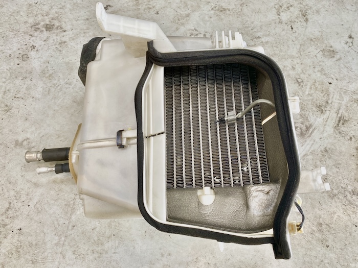 取り外したエバポレーター