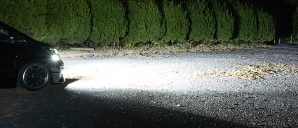 LEDフォグランプ点灯イメージ（ホワイト）_HID屋 Vシリーズ2色切り替え