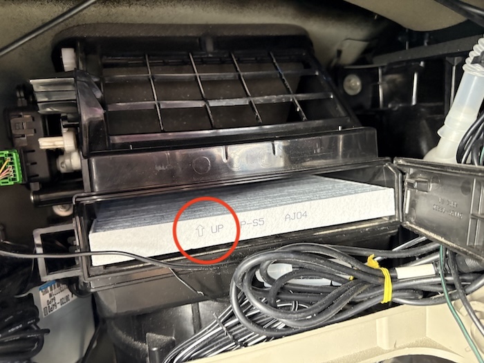 エアコンフィルターの正しい向き