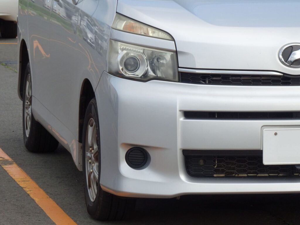 70系ヴォクシーのフロントフェイス・シルバー