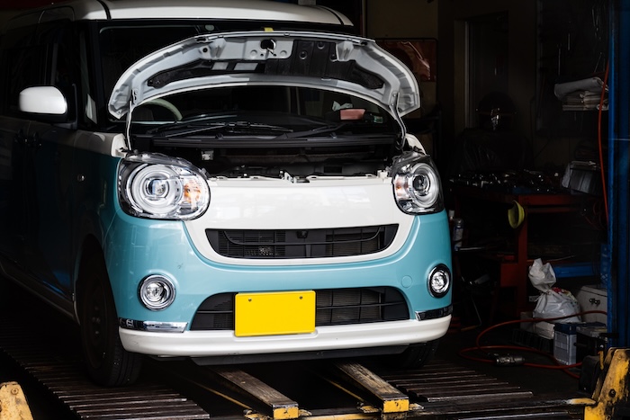 車検中の軽自動車