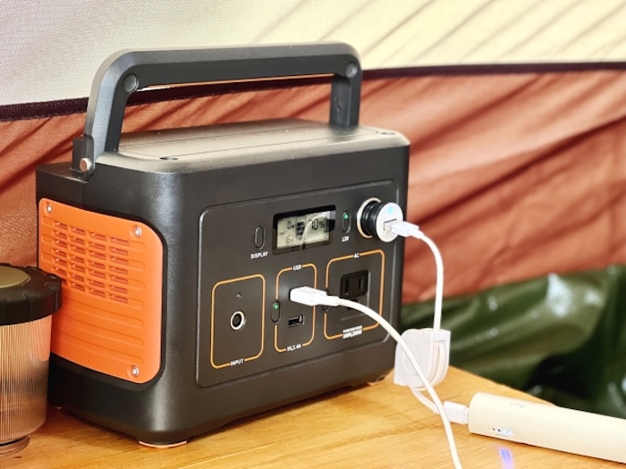 車中泊便利グッズのポータブル電源