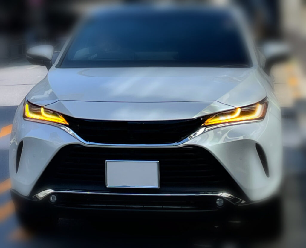 ダブルファンクションウインカーを搭載したトヨタ・ハリアー