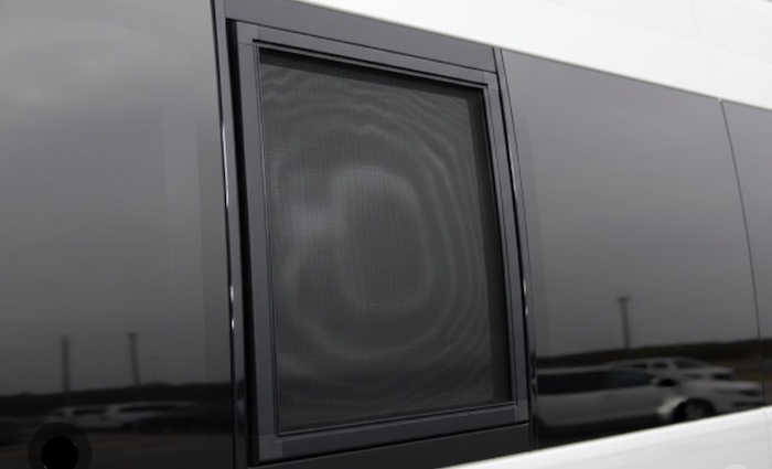 ハイエースアイデアグッズのスクリーンドア