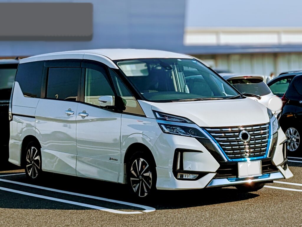 日産・セレナ_車体画像（白）