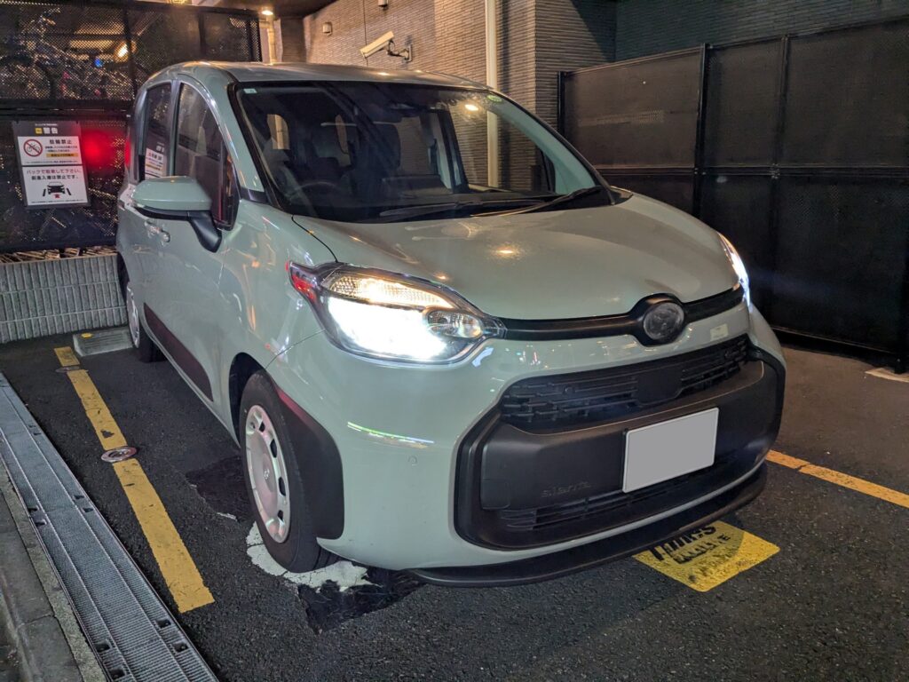 トヨタ・シエンタ_車体画像（カーキ）