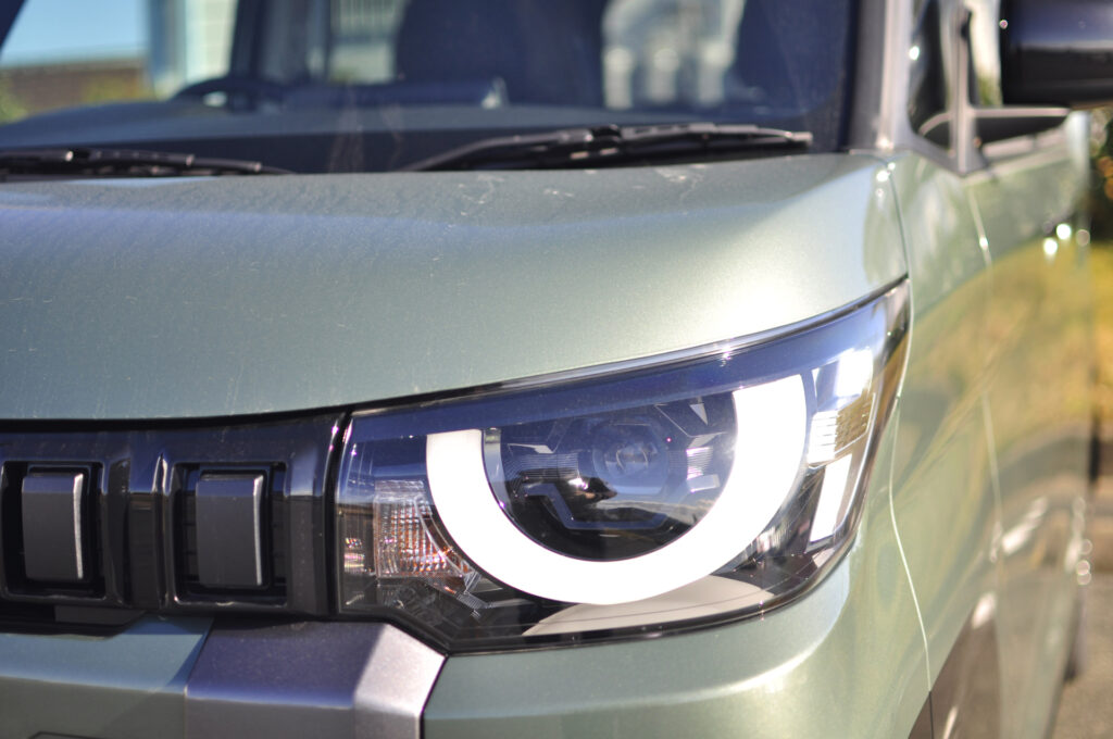 三菱・デリカミニ_車体画像（カーキ）