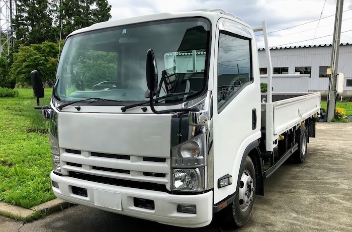 ベース車両のトラック