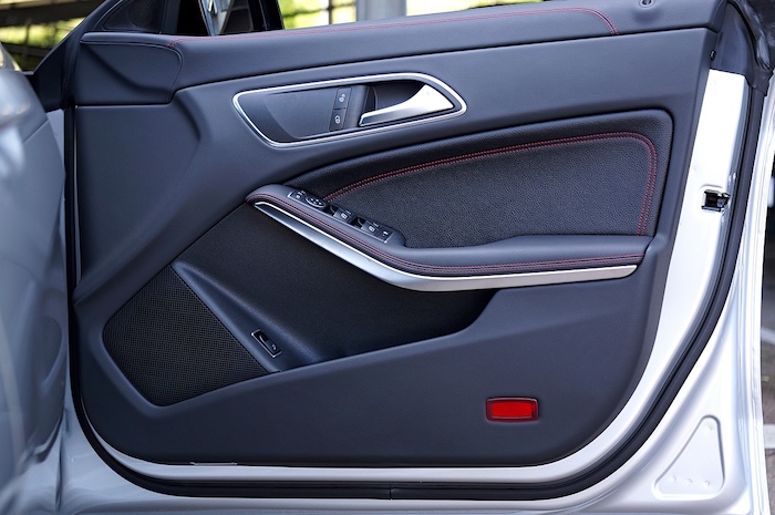 アンテナの誤作動が起きやすいドアポケット