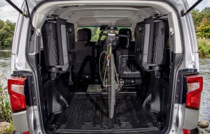 自転車を積んだデリカD:5