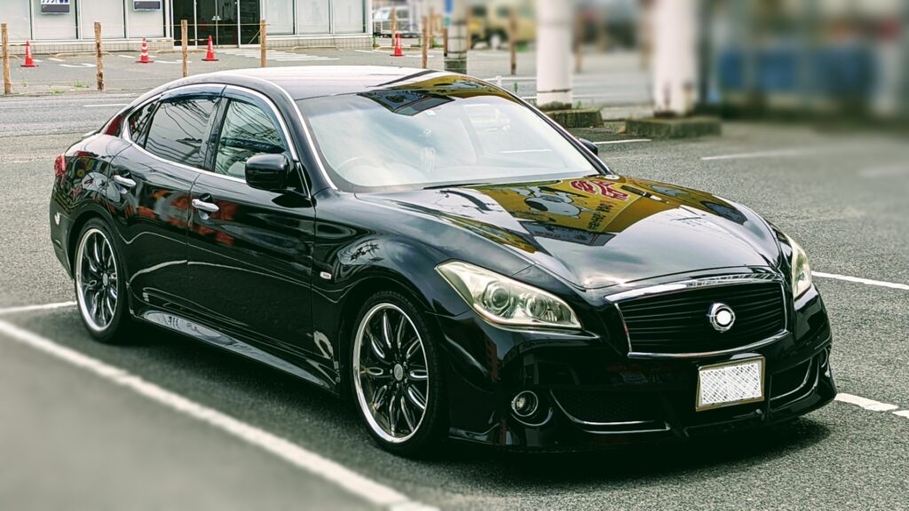 日産・フーガ(黒)