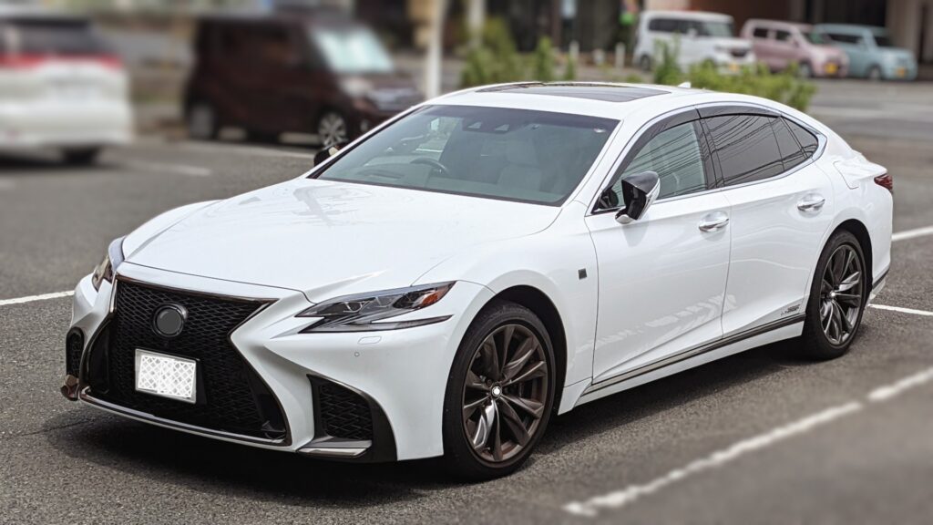 レクサス・LS Fスポーツ(白)