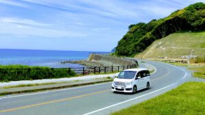 ステップワゴンで車中泊は可能？RPやRKなど型式別のシートアレンジやおすすめカスタムなどを解説_アイキャッチ