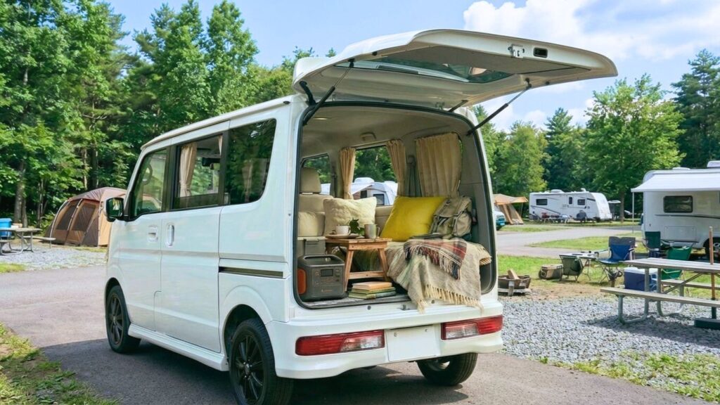 女子の車中泊におすすめの軽自動車エブリイのイメージ