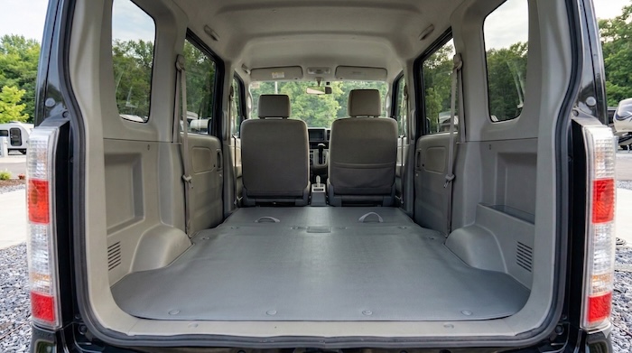 軽バンの広い荷室