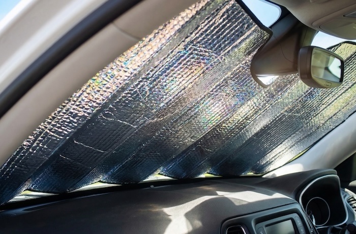 車の暑さ対策のサンシェード
