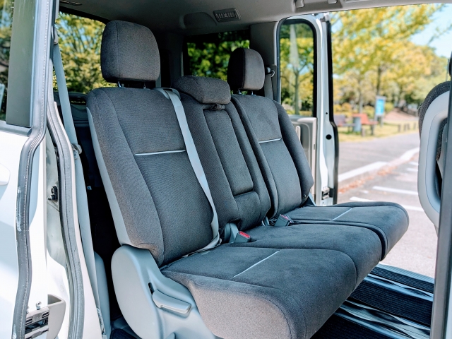 ベンチシートのイメージ(画像はアルファードと異なります)