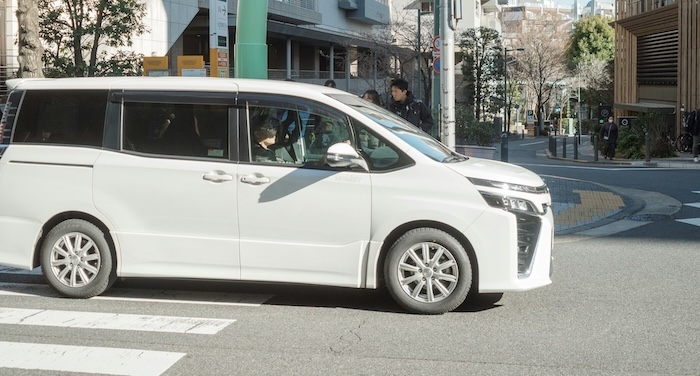 走行中のヴォクシー