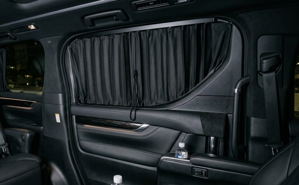 遮光カーテンのイメージ(画像はアルファードと異なります)