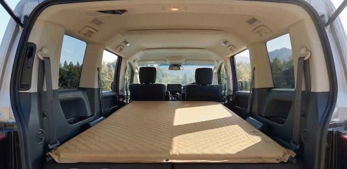 インフレータブルマットを敷いたデリカD:5