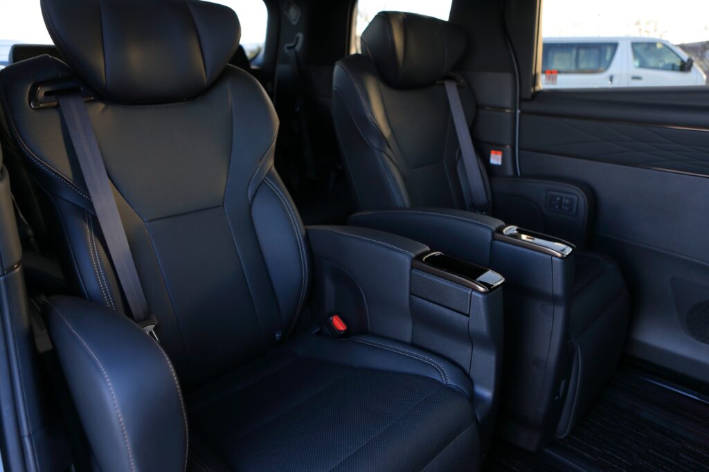 ミニバン2列目のキャプテンシート(エグゼクティブシート)