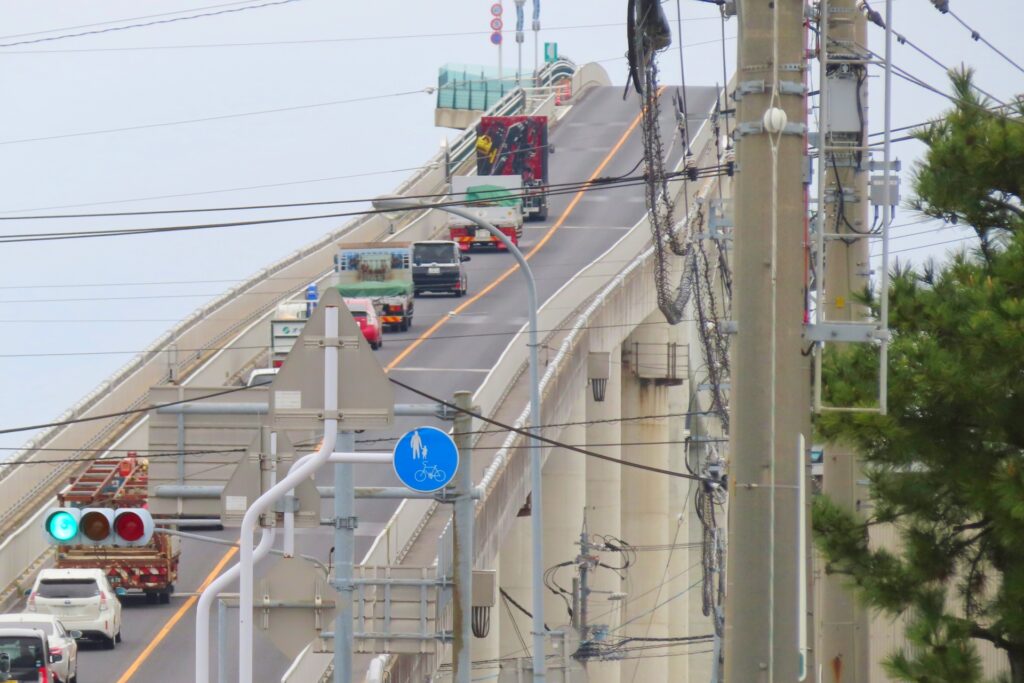 急勾配な道_江島大橋(鳥取県・島根県)
