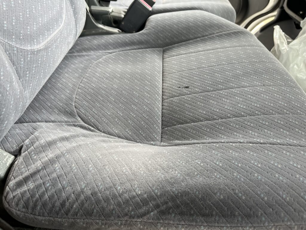 自動車のシートの接写_グレー
