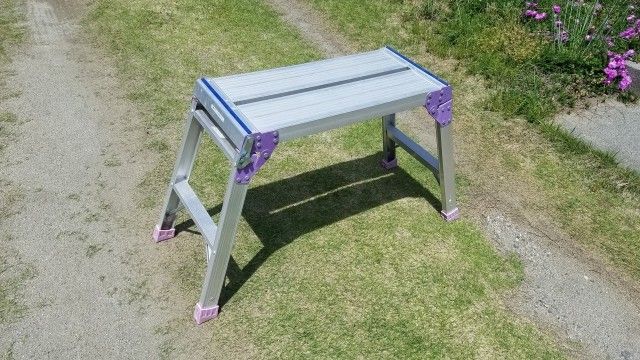 洗車に使用する脚立のイメージ