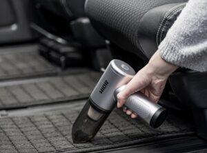 車内掃除機の選び方5つのポイント｜おすすめの掃除機や注意点も解説_アイキャッチ