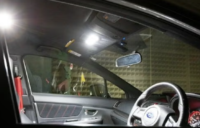 LEDルームランプの点灯イメージ(車両はセレナと異なります)