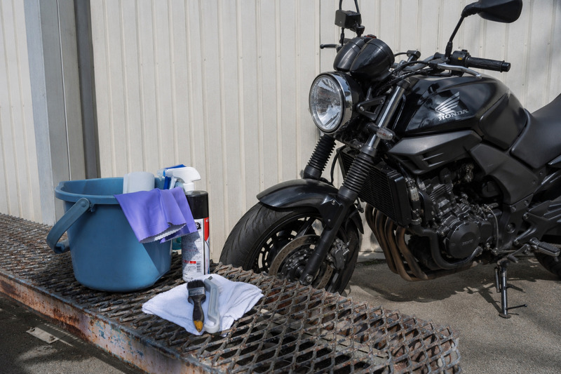 バイクと洗車道具