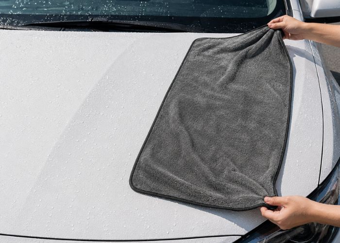 傷つきにくいおすすめの洗車タオルは？洗車時の拭き上げのコツも紹介！