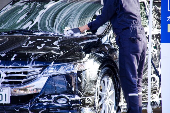 新車の洗車はいつから？タイミングの目安や傷つけないポイントを解説_アイキャッチ