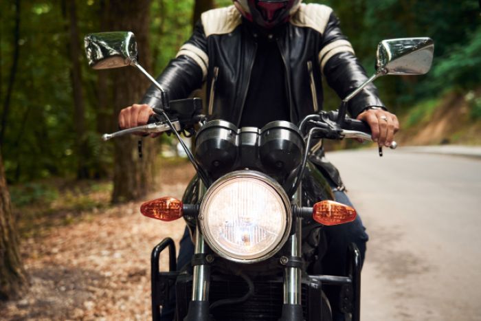 バイクのヘッドライト光軸調整が必要になるケース