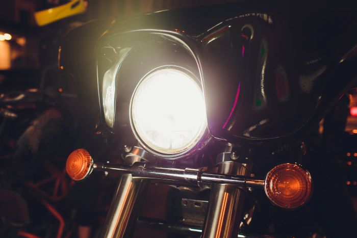 バイクのヘッドライト光軸調整