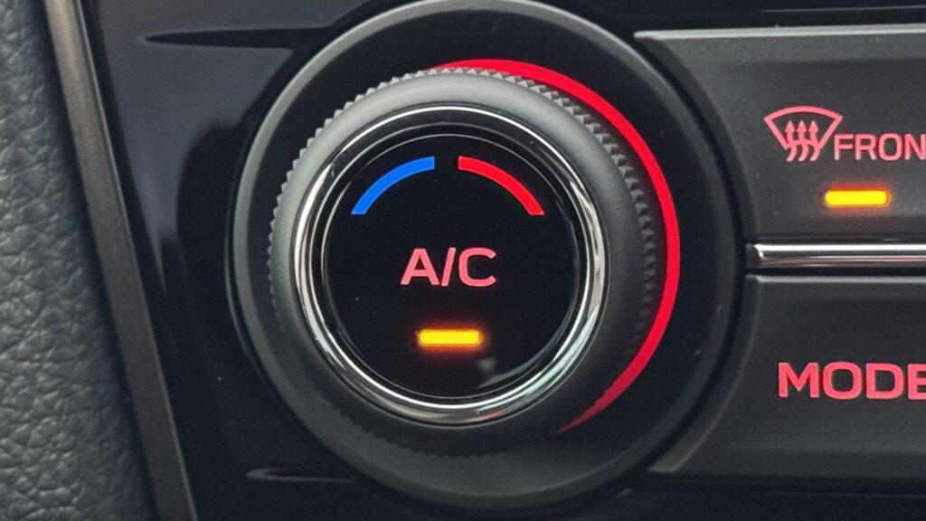 車のAirConditioningがONになっている様子