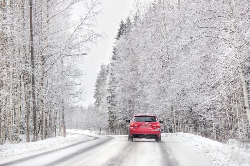 雪道を走った後は洗車しよう！理由や洗い方、注意点を解説_アイキャッチ