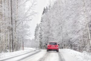 雪道を走った後は洗車しよう！理由や洗い方、注意点を解説_アイキャッチ