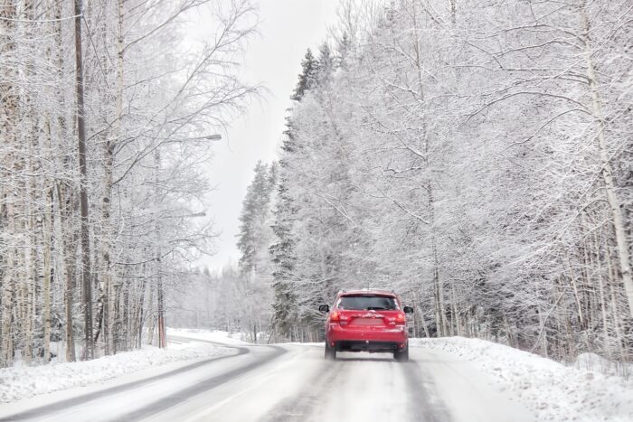 雪道を走った後は洗車しよう！理由や洗い方、注意点を解説_アイキャッチ
