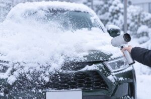 車の雪飛ばしにはブロワーが便利！おすすめ商品や注意点を解説